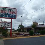  the desert hills motel